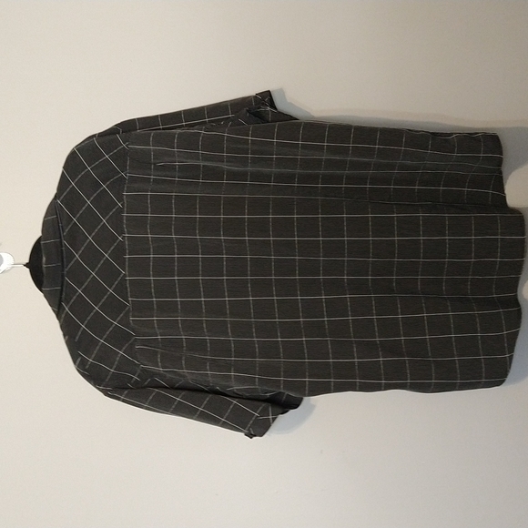 Black and White short sleeves button up - Picture 2 of 2